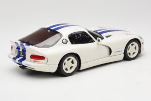 Dodge Viper GTS Stone White GT Spirit 1:18 GT940 Resina - imagem 2 de 6
