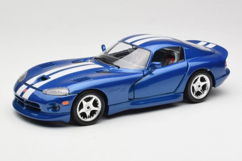 Dodge Viper GTS SR II Azul com Riscas Brancas Bburago 1:18 3330 Metal
