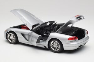 Dodge Viper SRT-10 Bright Prata Bburago 1:18 34908 Metal - imagem 5 de 8