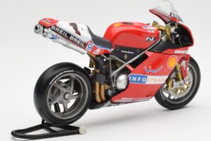 Ducati 998R WSB #1 T. Bayliss Ducati Infostrada 2002 Minichamps 1:12 122021201 Metal - imagem 3 de 6