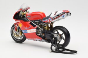 Ducati 998R WSB #1 T. Bayliss Ducati Infostrada 2002 Minichamps 1:12 122021201 Metal - imagem 5 de 6