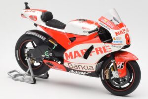 Ducati Desmosedici GP11 #8 H. Barbera Ducati MotoGP Team MotoGP 2011 Minichamps 1:12 123110008 Metal - imagem 4 de 6