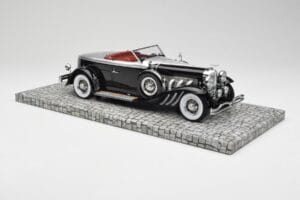 Duesenberg Model J Torpedo Disappearing Top Convertible Coupe Prata Preto Minichamps 1:18 107150431 Resina - imagem 4 de 6