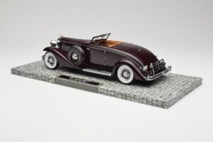 Duesenberg SJN Convertible Coupe Bordeaux Minichamps 1:18 107150331 Metal - imagem 4 de 6
