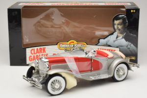 Duesenberg SJ Clark Gable's Car Prateado Vermelho ERTL 1:18 7962 Metal - imagem 6 de 6