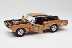 Oldsmobile 442 Hurst Hairy Olds Twin-Engine 4WD 1966 Highway 61 1:18 50089 Metal - imagem 2 de 8