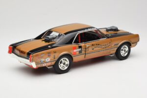 Oldsmobile 442 Hurst Hairy Olds Twin-Engine 4WD 1966 Highway 61 1:18 50089 Metal - imagem 3 de 8