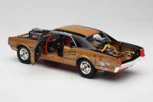 Oldsmobile 442 Hurst Hairy Olds Twin-Engine 4WD 1966 Highway 61 1:18 50089 Metal - imagem 5 de 8