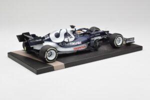 AlphaTauri AT02 #22 Y. Tsunoda Bahrain GP 2021 Minichamps 1:18 117210122 Metal - imagem 3 de 6