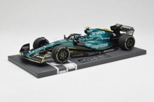 Aston Martin AMR22 Aramco #5 S. Vettel Abu Dhabi GP 2022 Last Race Collector's Edition Minichamps 1:18 117222205 Resina - imagem 2 de 7