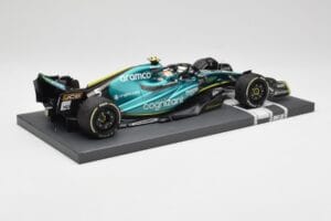 Aston Martin AMR22 Aramco #5 S. Vettel Abu Dhabi GP 2022 Last Race Collector's Edition Minichamps 1:18 117222205 Resina - imagem 3 de 7