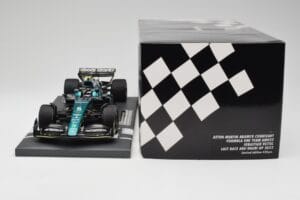 Aston Martin AMR22 Aramco #5 S. Vettel Abu Dhabi GP 2022 Last Race Collector's Edition Minichamps 1:18 117222205 Resina - imagem 6 de 7