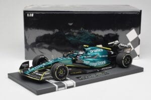 Aston Martin AMR22 Aramco #5 S. Vettel Abu Dhabi GP 2022 Last Race Collector's Edition Minichamps 1:18 117222205 Resina - imagem 7 de 7