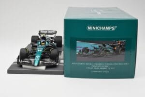 Aston Martin AMR23 #14 F. Alonso 3rd Place Saudi Arabian GP 2023 Minichamps 1:18 117230214 Metal - imagem 6 de 7