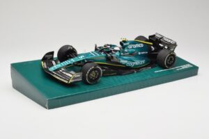 Aston Martin AMR22 #5 S. Vettel Last Race Abu Dhabi GP 2022 Minichamps 1:18 147222205 Resina - imagem 2 de 7