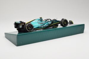 Aston Martin AMR22 #5 S. Vettel Last Race Abu Dhabi GP 2022 Minichamps 1:18 147222205 Resina - imagem 3 de 7