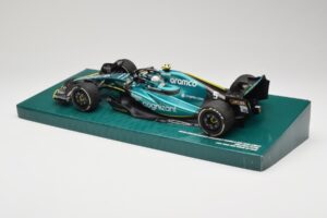 Aston Martin AMR22 #5 S. Vettel Last Race Abu Dhabi GP 2022 Minichamps 1:18 147222205 Resina - imagem 5 de 7