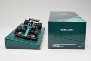 Aston Martin AMR22 #5 S. Vettel Last Race Abu Dhabi GP 2022 Minichamps 1:18 147222205 Resina - imagem 6 de 7