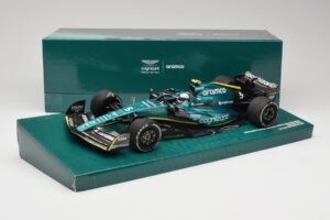 Aston Martin AMR22 #5 S. Vettel Last Race Abu Dhabi GP 2022 Minichamps 1:18 147222205 Resina - imagem 7 de 7