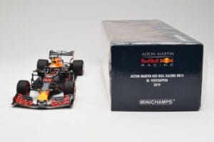 Aston Martin Red Bull Racing RB15 #33 M. Verstappen F1 2019 Minichamps 1:18 110190033 Metal - imagem 6 de 7
