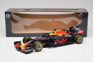 Aston Martin Red Bull Racing RB16 #33 M. Verstappen Abu Dhabi GP Winner 2020 Minichamps 1:18 110201733 Metal - imagem 7 de 7