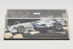 BMW Sauber F1.06 #16 N. Heidfeld BMW Sauber F1 Team 2006 Minichamps 1:43 400060016 Metal - imagem 4 de 5