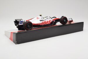 Haas VF-22 #47 M. Schumacher Bahrain GP 2022 Minichamps 1:18 147220147 Metal - imagem 3 de 7