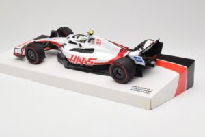 Haas VF-22 #47 M. Schumacher Bahrain GP 2022 Minichamps 1:18 147220147 Metal - imagem 5 de 7
