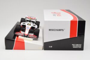 Haas VF-22 #47 M. Schumacher Bahrain GP 2022 Minichamps 1:18 147220147 Metal - imagem 6 de 7