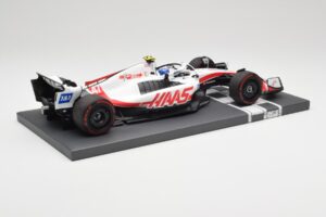 Haas VF-22 #47 M. Schumacher Brazilian GP 2022 Minichamps 1:18 117222147 Resina - imagem 3 de 7
