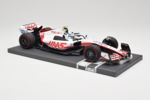 Haas VF-22 #47 M. Schumacher Brazilian GP 2022 Minichamps 1:18 117222147 Resina - imagem 4 de 7