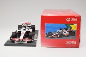 Haas VF-22 #47 M. Schumacher Brazilian GP 2022 Minichamps 1:18 117222147 Resina - imagem 6 de 7