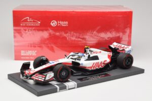 Haas VF-22 #47 M. Schumacher Brazilian GP 2022 Minichamps 1:18 117222147 Resina - imagem 7 de 7