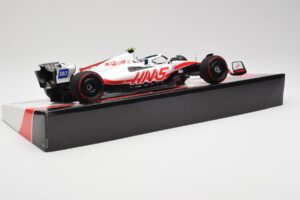 Haas VF-22 #47 M. Schumacher British GP Points 2022 Minichamps 1:18 147221047 Metal - imagem 3 de 6