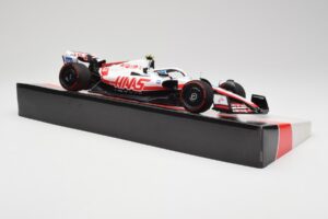 Haas VF-22 #47 M. Schumacher British GP Points 2022 Minichamps 1:18 147221047 Metal - imagem 4 de 6
