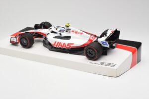 Haas VF-22 #47 M. Schumacher British GP Points 2022 Minichamps 1:18 147221047 Metal - imagem 5 de 6