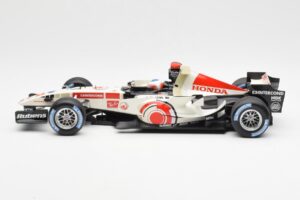 Honda Racing Team RA106 #11 R. Barrichello F1 2006 Minichamps 1:18 100060011 Metal - imagem 3 de 6