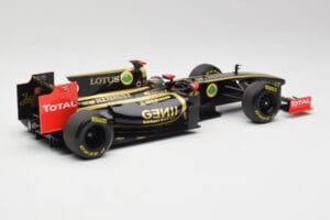 Lotus Renault GP R31 #10 B. Senna F1 2011 Minichamps 1:18 150110079-C1 Metal - imagem 2 de 7