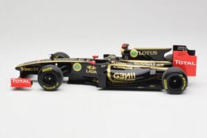 Lotus Renault GP R31 #10 B. Senna F1 2011 Minichamps 1:18 150110079-C1 Metal - imagem 3 de 7