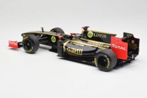 Lotus Renault GP R31 #10 B. Senna F1 2011 Minichamps 1:18 150110079-C1 Metal - imagem 5 de 7