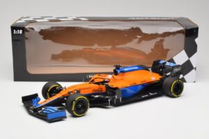 McLaren MCL35M #3 D. Ricciardo Bahrain GP 2021 Minichamps 1:18 530211803 Metal - imagem 7 de 7