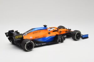 McLaren MCL35M #3 D. Ricciardo Italian GP Winner 2021 Minichamps 1:18 530213303 Resina - imagem 2 de 7