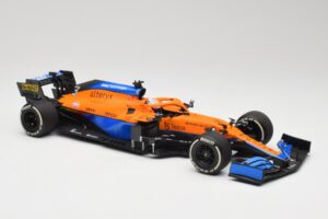McLaren MCL35M #3 D. Ricciardo Italian GP Winner 2021 Minichamps 1:18 530213303 Resina - imagem 4 de 7