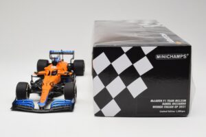 McLaren MCL35M #3 D. Ricciardo Italian GP Winner 2021 Minichamps 1:18 530213303 Resina - imagem 6 de 7