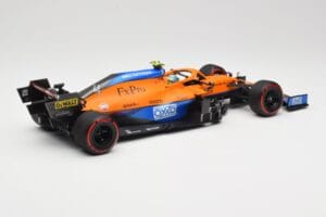 McLaren MCL35M #4 L. Norris Pole Position Russian GP 2021 Minichamps 1:18 530213404 Metal - imagem 2 de 7