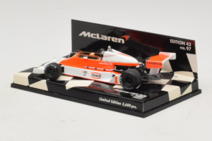 McLaren M26 Ford J. Hunt F1 1977 Minichamps 1:43 530774301 Metal - imagem 3 de 5
