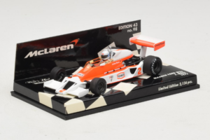 McLaren M26 Ford J. Mass F1 1977 Minichamps 1:43 530774302 Metal - imagem 2 de 5