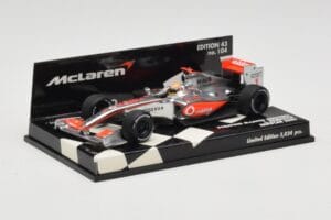 McLaren Mercedes MP4-24 #1 L. Hamilton Showcar 2009 Minichamps 1:43 530094371 Metal - imagem 2 de 5