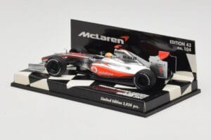 McLaren Mercedes MP4-24 #1 L. Hamilton Showcar 2009 Minichamps 1:43 530094371 Metal - imagem 3 de 5
