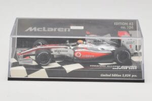McLaren Mercedes MP4-24 #1 L. Hamilton Showcar 2009 Minichamps 1:43 530094371 Metal - imagem 5 de 5